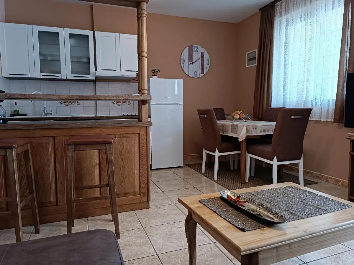 Apartments Ivicek 포레치 0*,