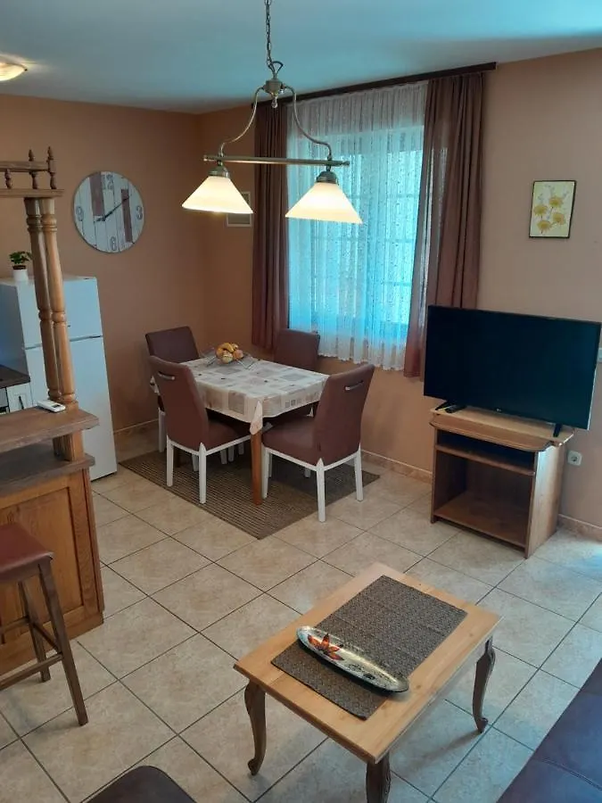 Apartments Ivicek 포레치