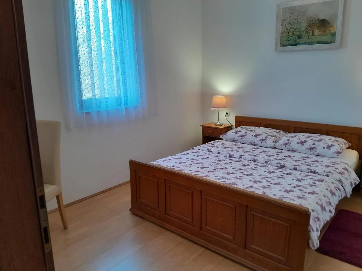 Apartments Ivicek 포레치
